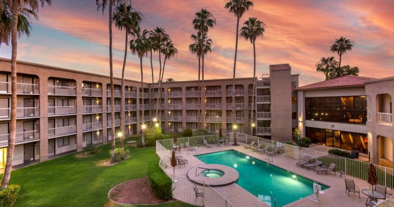 Cheap Hotels in Scottsdale for Couples